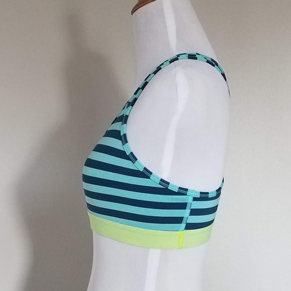 Nike Dri-Fit Sports Bra Size Medium - Picture 2 of 9